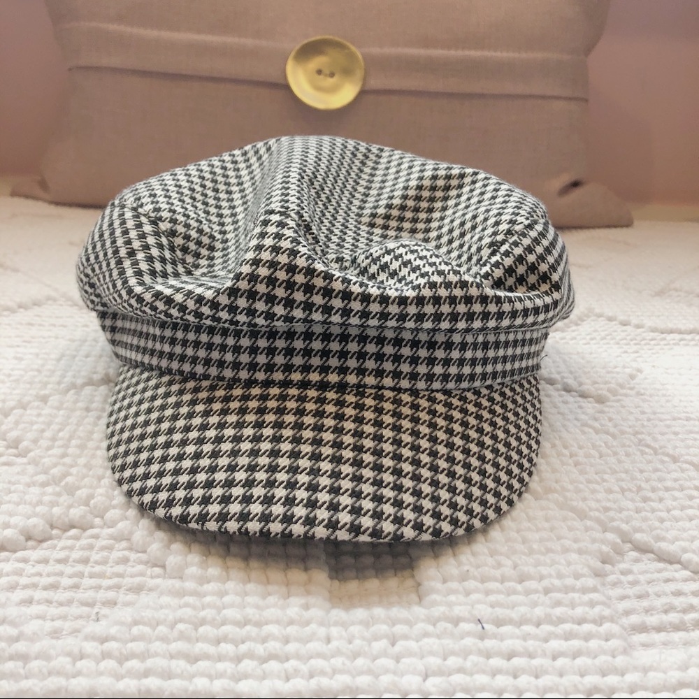 Forever 21 Houndstooth Cabbie Hat